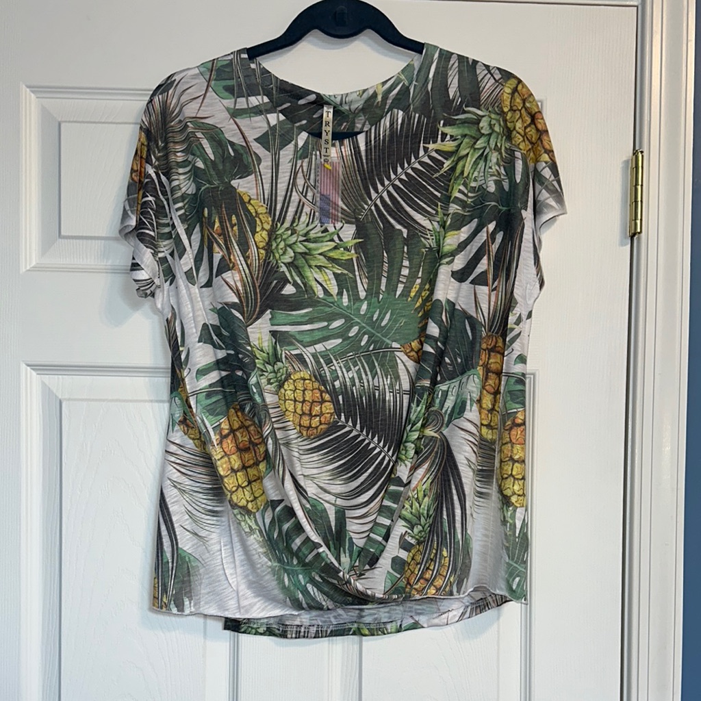 Medium Tropical Print Women's Top